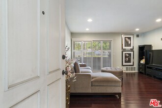 Building Photo - 3863 Thorncroft Ln
