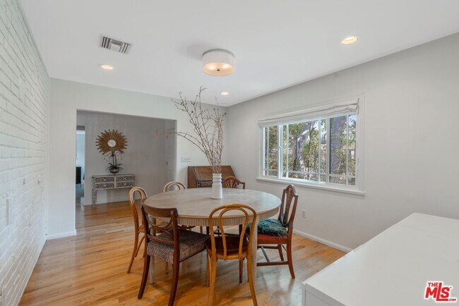Building Photo - 5705 Sunnyslope Ave