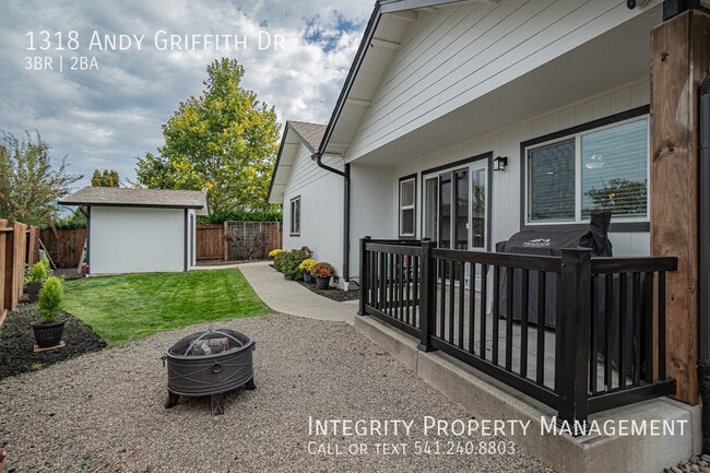 Building Photo - 1318 Andy Griffith Dr