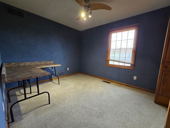 Building Photo - Beautiful 4 bedroom home in Normal!