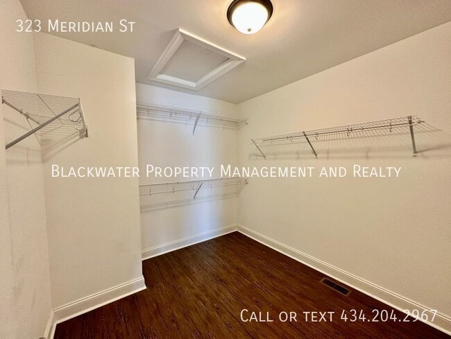 Building Photo - 323 Meridian St