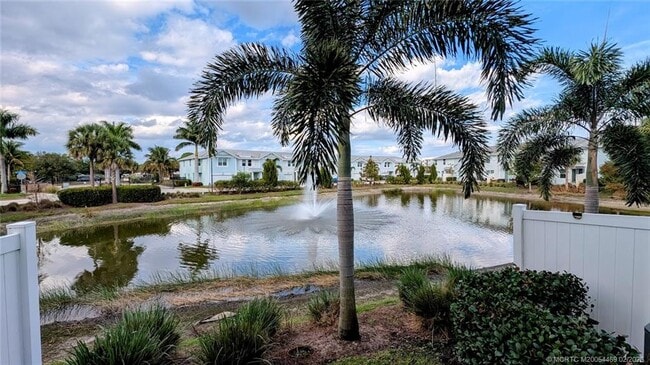 Building Photo - 373 SE Sea Hunt Wy