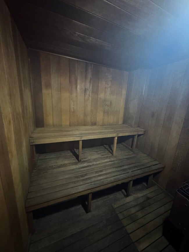 Building Photo - 1 Bed / 1 Bath | Utilities include | Near ...