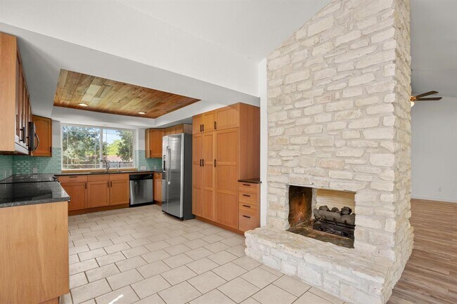 Building Photo - 2401 Stone River Dr