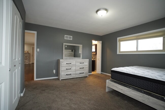 Building Photo - 6092 Cleveland St