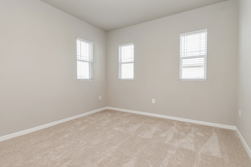 Building Photo - 2423 Gold Dust Dr
