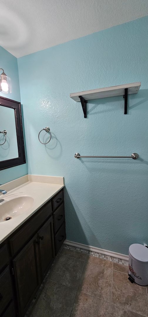 Building Photo - **Centrally Located in Santa Rosa!!**