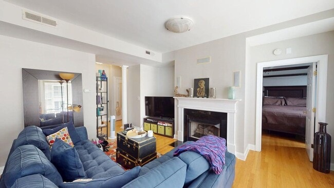 Building Photo - Gateway Plaza in Center City Condo with La...