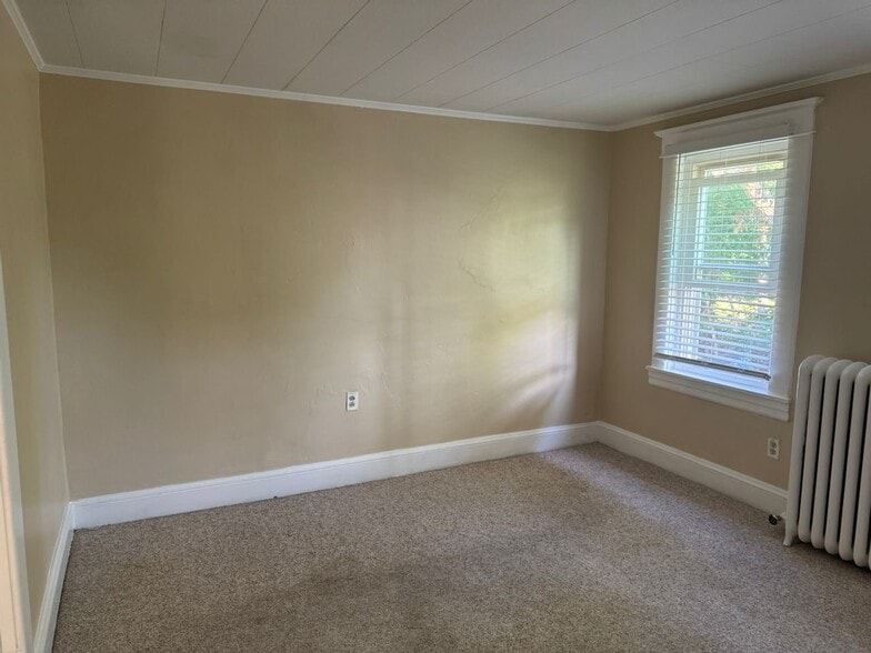 Living room - 4308 Ridge Rd