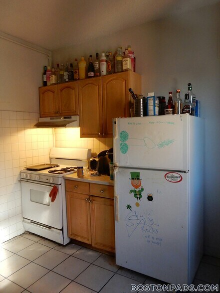 Building Photo - 18 Glenville Ave