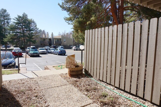 Building Photo - Adorable 1st floor 2 bedroom 1 bath condo ...