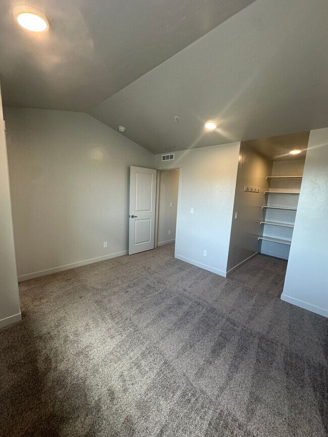 Building Photo - 4095 S Lone Pne Wy