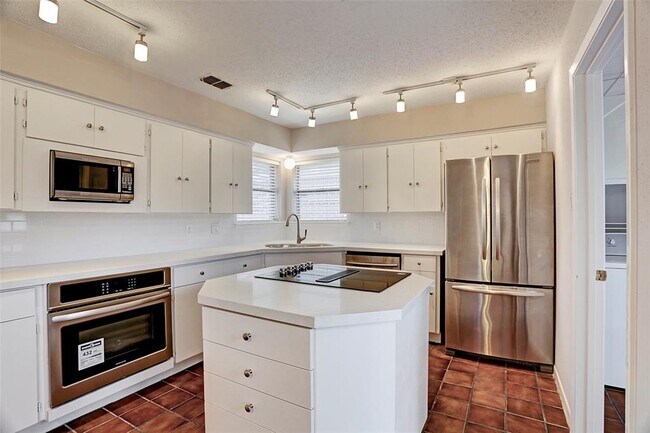Building Photo - 11530 Ella Lee Dr