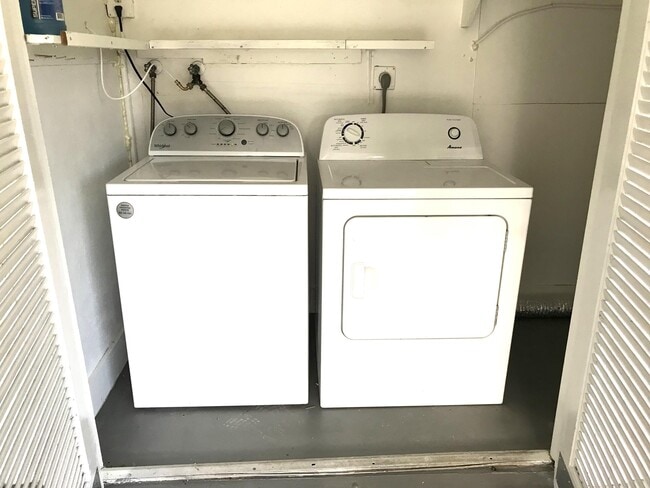 Building Photo - 2858 N Dixie Hwy