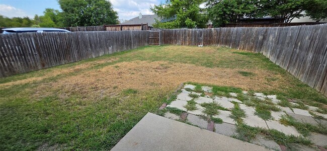 Building Photo - 2820 Deer Ridge Dr