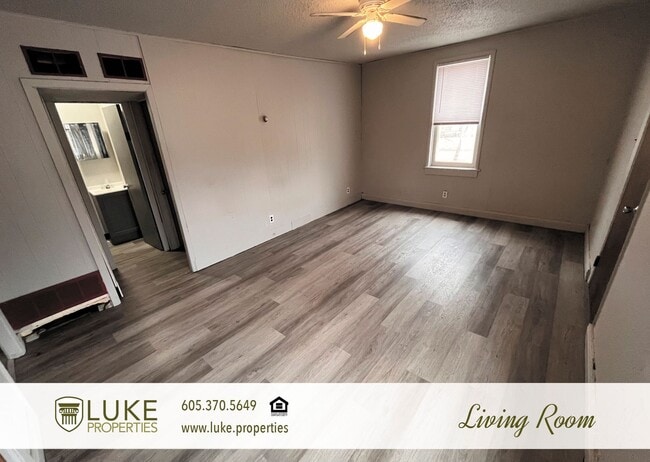 Building Photo - 320 S Dakota St