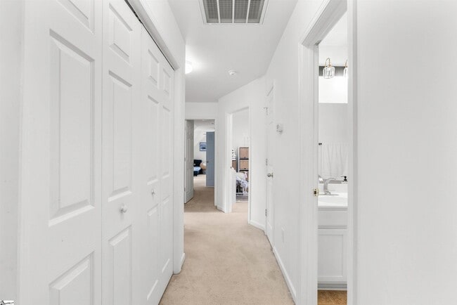 Building Photo - 154 S Lake Emory Dr