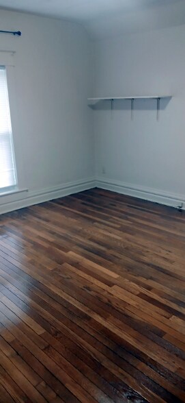 Building Photo - 606 Dodge St