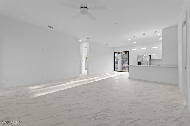Building Photo - 567 Flamingo Ave S