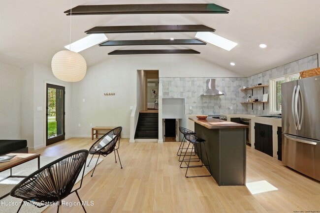 Building Photo - 13 Arnold Dr