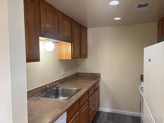 Building Photo - 4327 Fairlands Dr