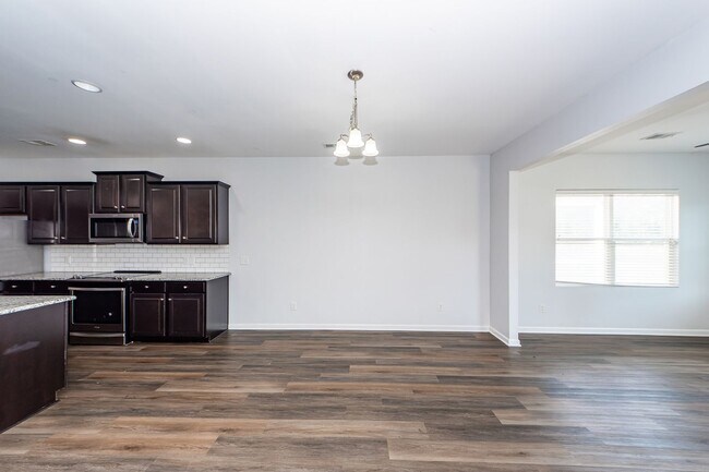 Building Photo - 5 Bedroom 3 Bath Home in Cane Bay Plantation - Summerville