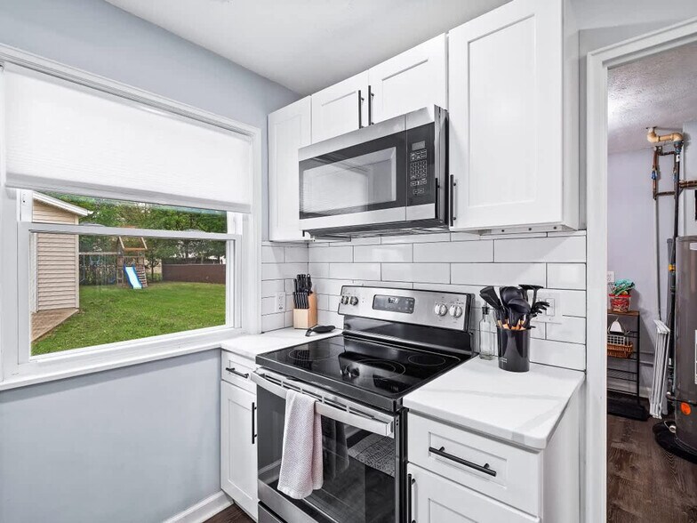 Building Photo - 6771 Greenleaf Ave