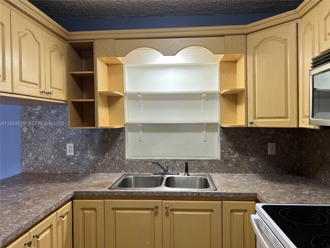 Building Photo - 6640 W 24th Ct