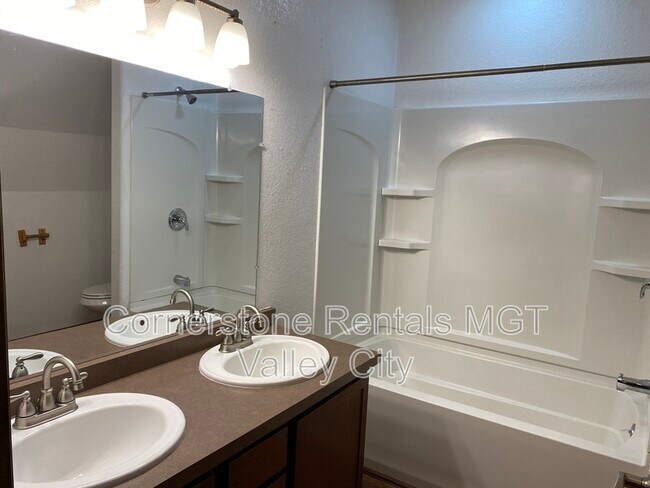 Building Photo - 642 2nd Ave NW