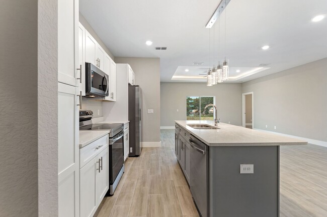 Building Photo - 1057 Sabine Pl
