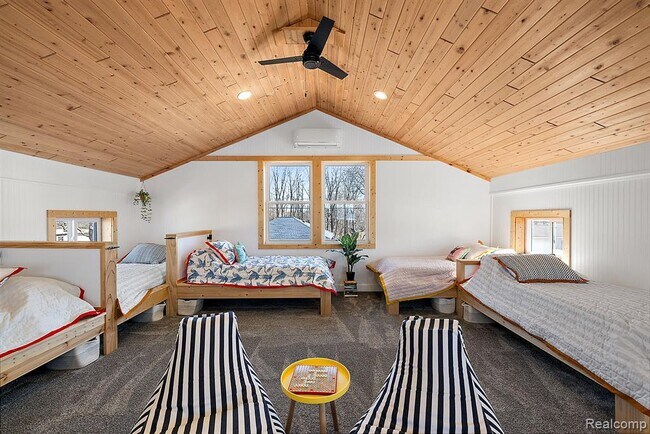 Building Photo - 222 Ackerson Lake Dr