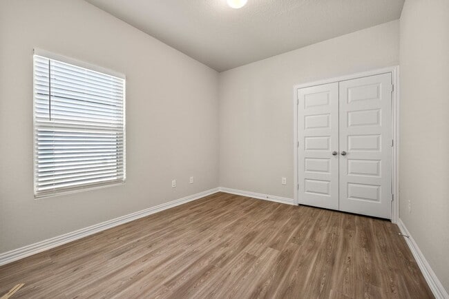 Building Photo - GORGEOUS 3 BEDROOM DUPLEX LOCATED IN CONVERSE, TX!