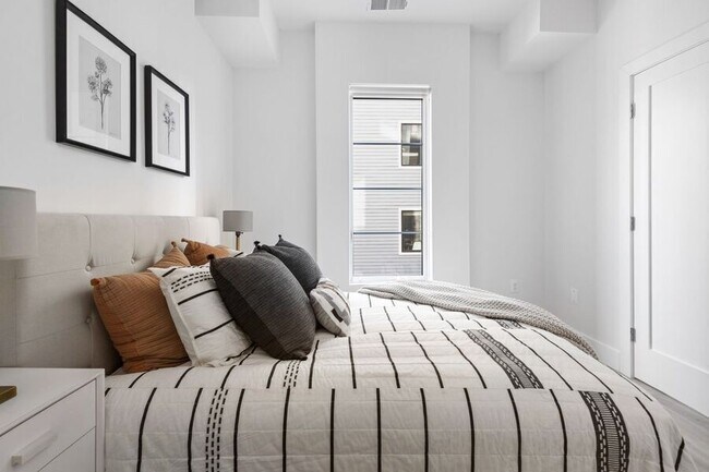 Building Photo - 2310 4th St NE