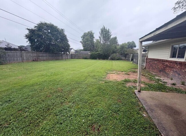 Building Photo - 3 Bedroom 2 Bathroom For Rent