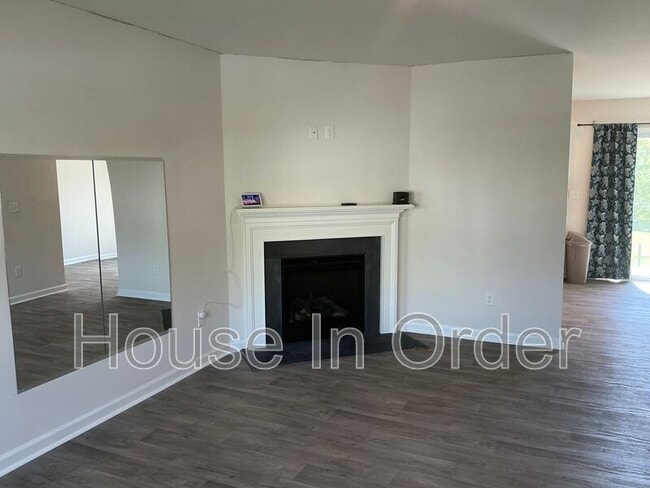 Building Photo - 341 Oak Br Rd