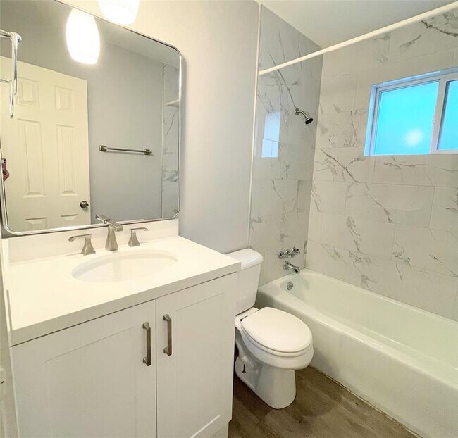 Building Photo - 10419 Quail Ridge Dr