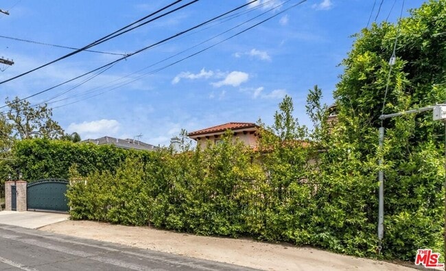 Building Photo - 5310 Leghorn Ave