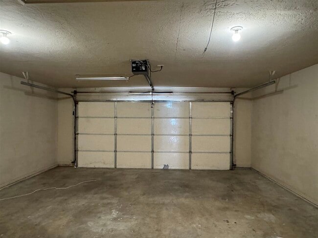 Building Photo - 2310 SW 45th St
