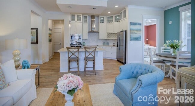 Building Photo - 16408 Holly Crest Ln