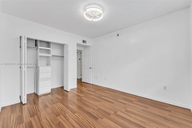 Building Photo - 2464 Centergate Dr