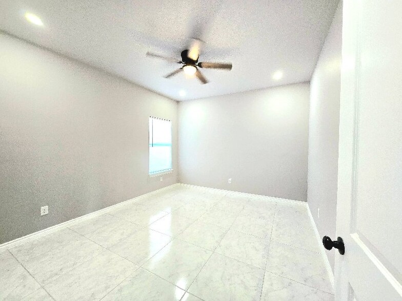 Building Photo - 2777 Chavarria St