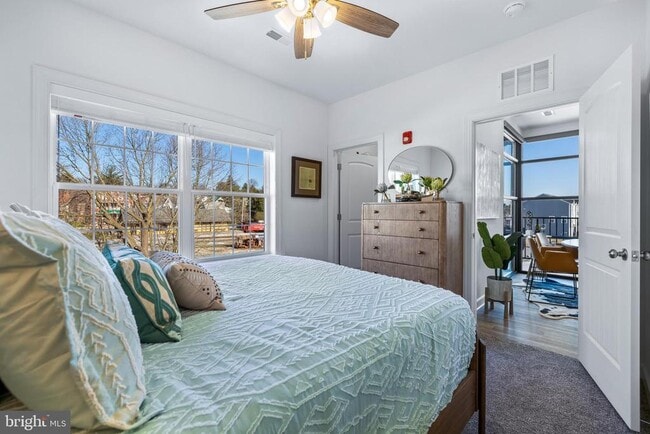 Building Photo - 255 Cambridge Blvd