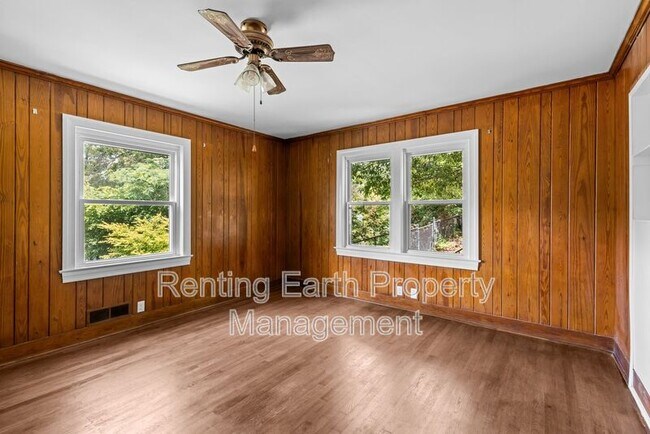 Building Photo - 714 85th St S