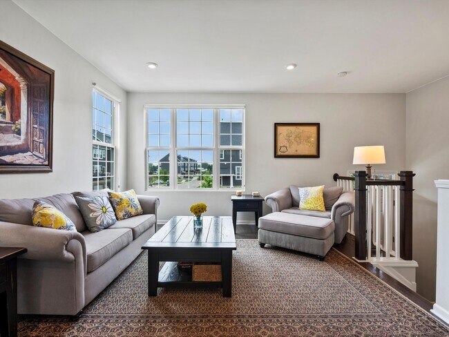 Building Photo - 202 N Sydney Ct