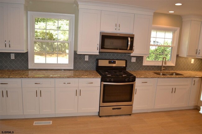 Building Photo - 122 Seaside Ave
