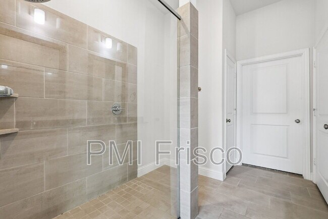 Building Photo - 1044 3rd St