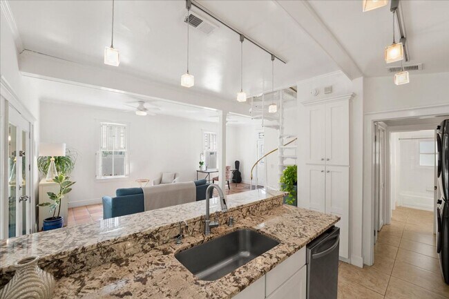 Building Photo - Downtown St. Augustine 2BD/2BA Historic Home
