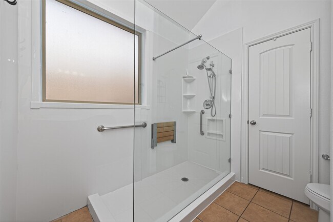 Building Photo - 22522 Fosters Park Ct