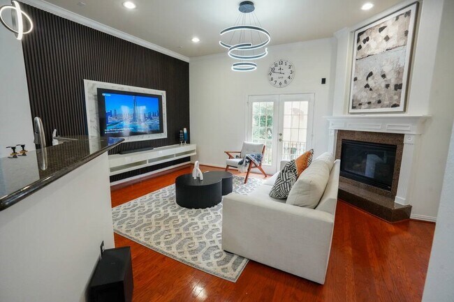 Primary Photo - 5625 Dolores St