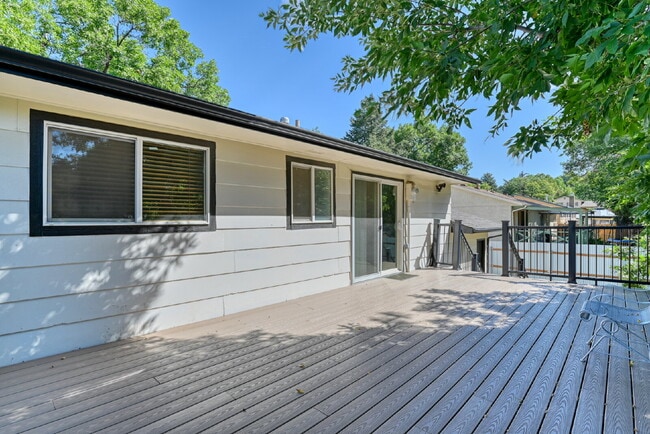 Building Photo - Fantastic Home In Village Seven For Rent